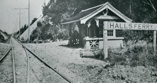 Rail station at Hall's Ferry in 1915. It provided a connection between the Oregon Electric Railway and the ferry.  A small incline vehicle on rails took passengers from track level to river level.   WHC 2007.001.0398 