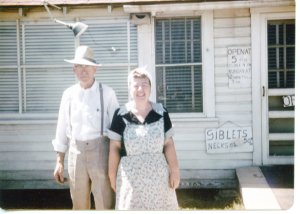 Jim and Marguerite Sumpter, owners of Friendly Farm Restaurant. WHC X2012.018.0076 